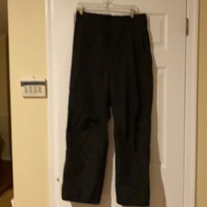 Black Men’s Free Country black ski/snow pants with elastic liner at bottom